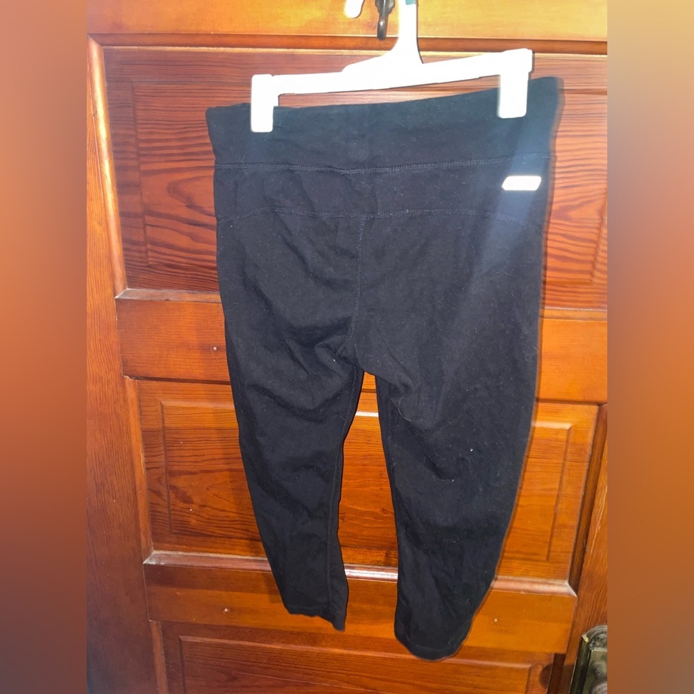 Danskin Black Crop Workout Leggings *make offers* - Picture 3 of 5